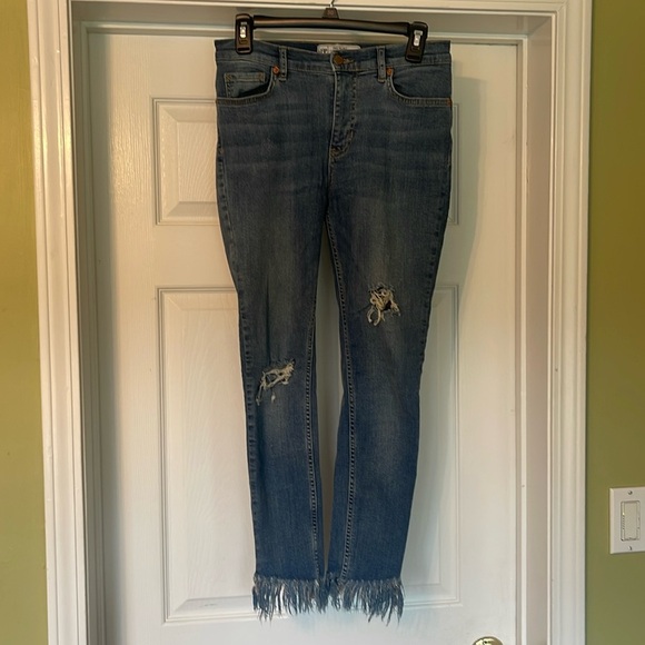 Free People - skinny with long frayed hem - medium wash - size 27 - Picture 1 of 5
